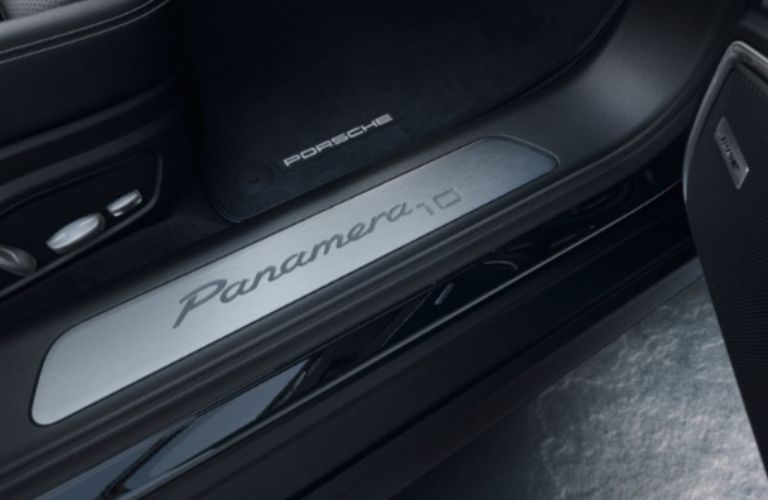 2019 Porsche Panamera logo